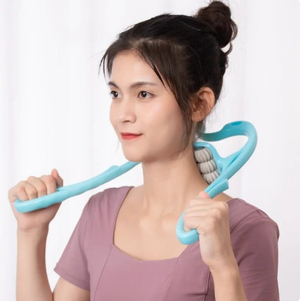 6-wheel-pressure-point-neck-massager-handheld-manual-roller-massager