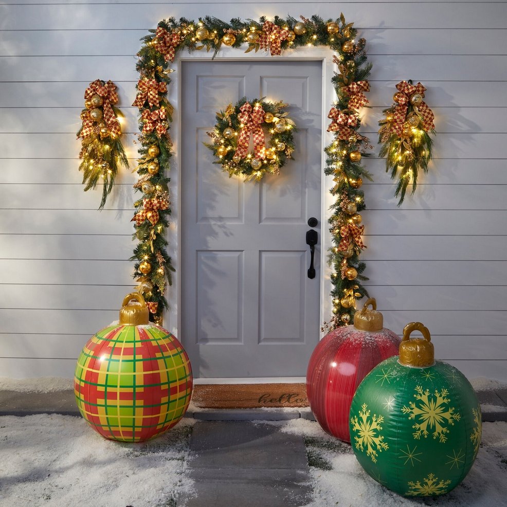 giant-inflatable-christmas-ornament-christmas-ball