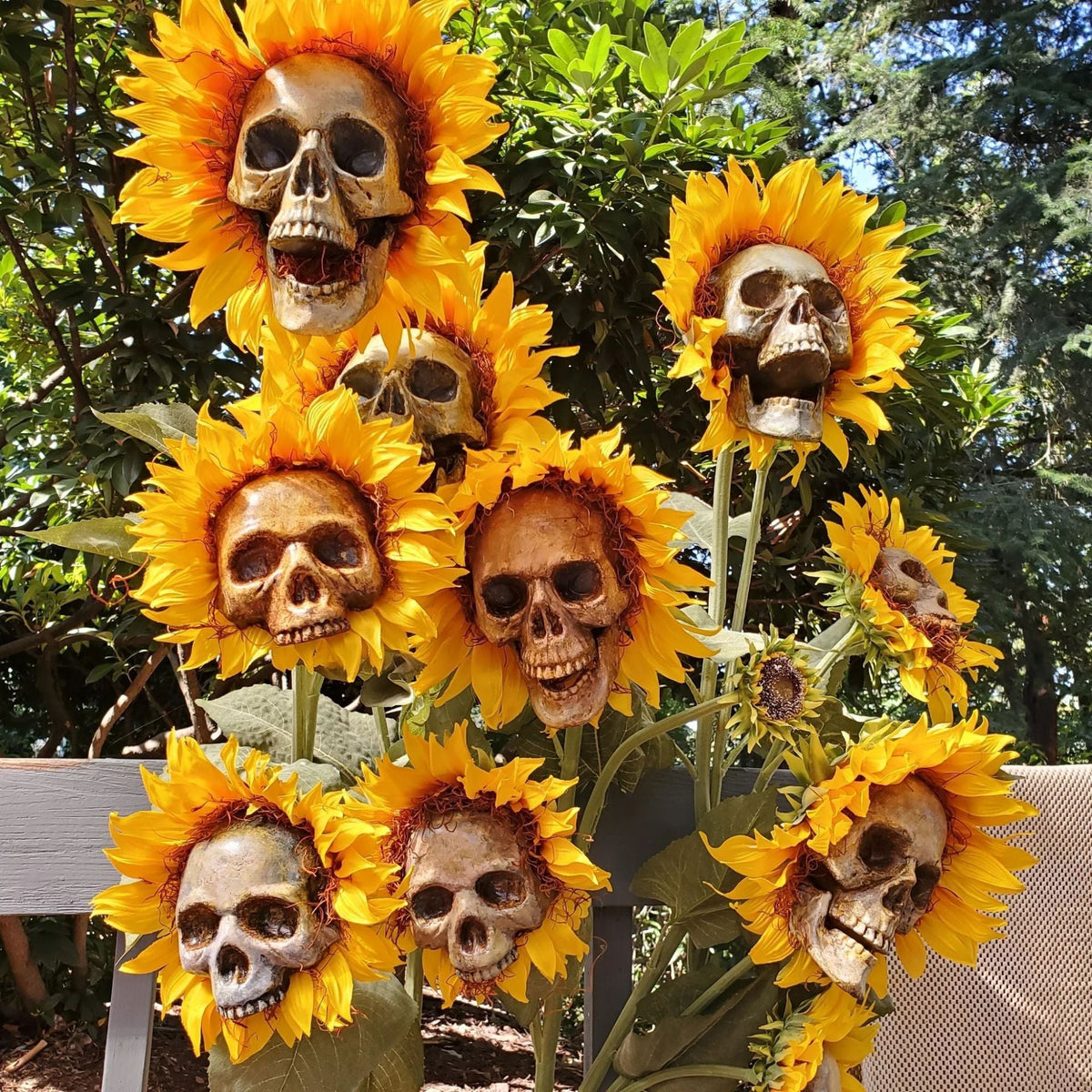 halloween-decor-skull-sunflower-outdoor-sunflower-decorative-stake