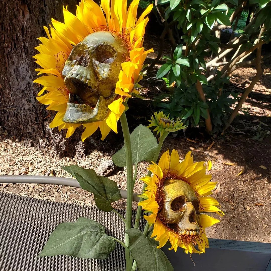 halloween-decor-skull-sunflower-outdoor-sunflower-decorative-stake