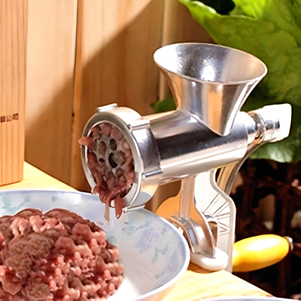 hand-crank-meat-grinder-multifunction-handheld-meat-mincer-sausage-noodles-grinder