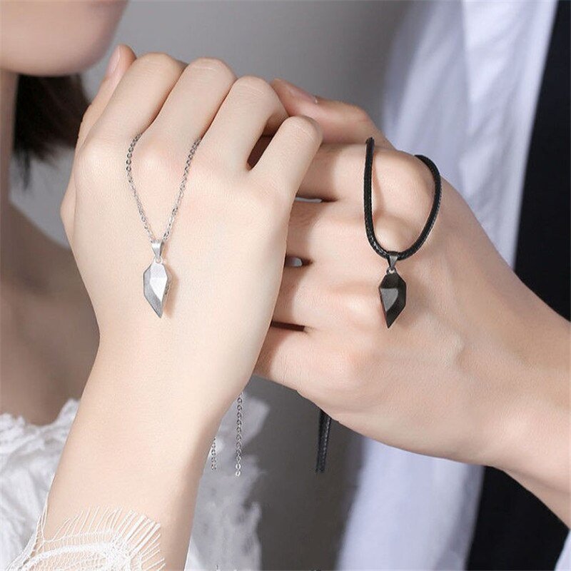 magnetic-couple-necklace-two-souls-one-heart-pendant-necklaces-for-couple